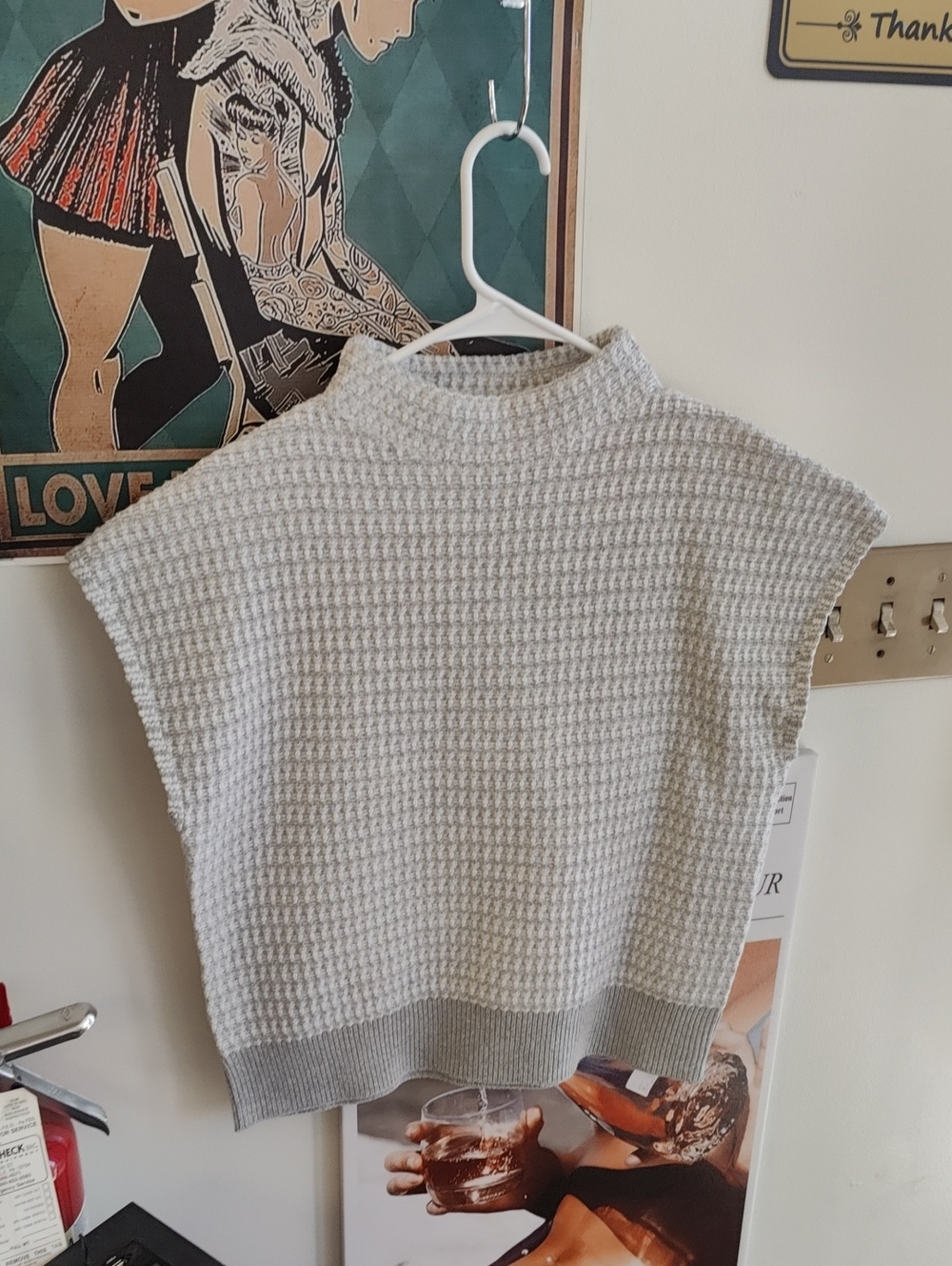 Sleeveless Mock Neck Waffle Knit Sweater - Grey